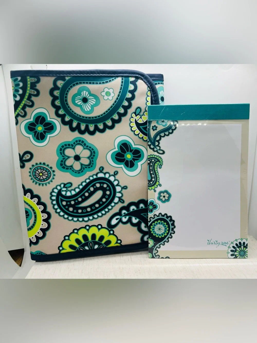Thirty-One Fold It Up Organizer NEW Paisley Day Tablet Bible Holder Notepad